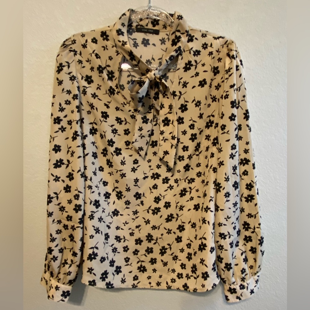 Love Tree Floral Print Women's Top - Black on Cream Size Medium